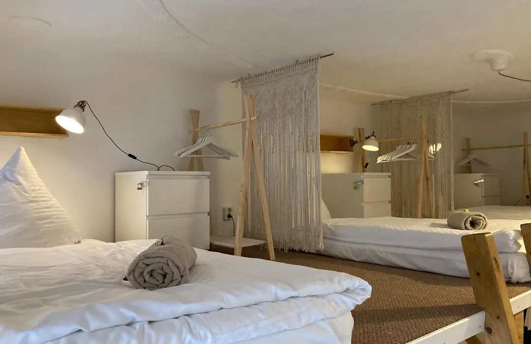 Minimal Hostel-1