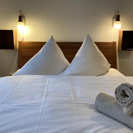 Minimal Hostel-2